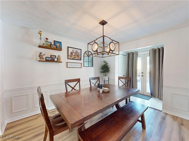 7795 Campton Circle NW, North Canton, OH 44720