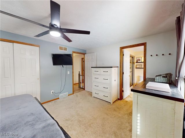 7795 Campton Circle NW, North Canton, OH 44720