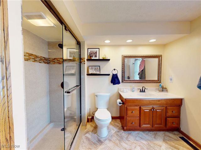 7795 Campton Circle NW, North Canton, OH 44720