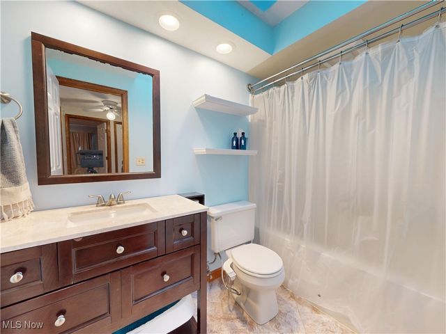 7795 Campton Circle NW, North Canton, OH 44720