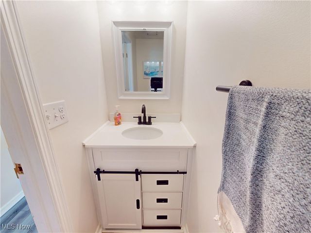 7795 Campton Circle NW, North Canton, OH 44720