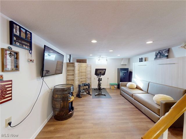 7795 Campton Circle NW, North Canton, OH 44720