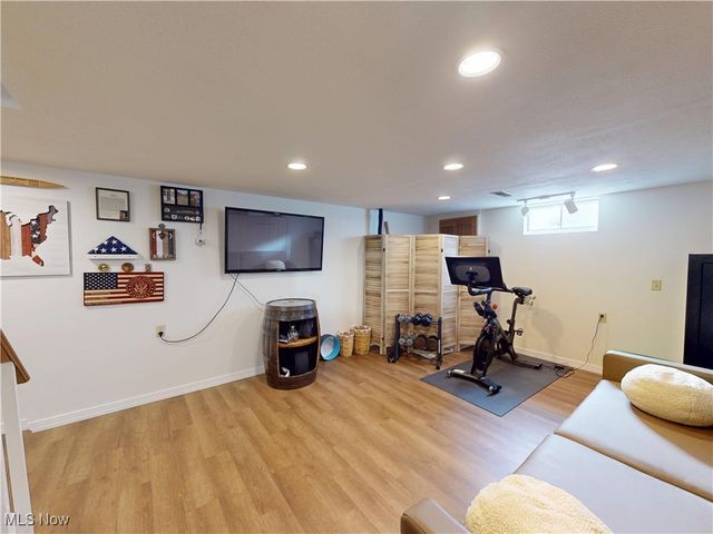 7795 Campton Circle NW, North Canton, OH 44720