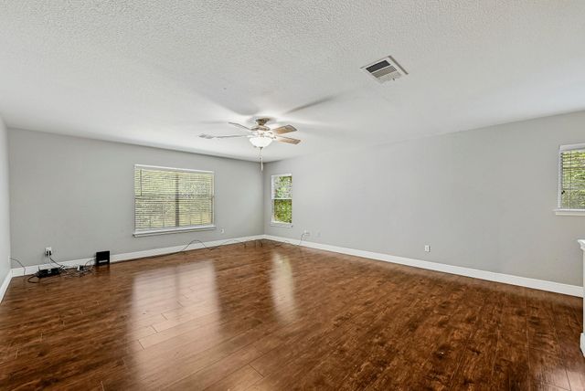 104 N Sumac LN, Georgetown, TX 78633