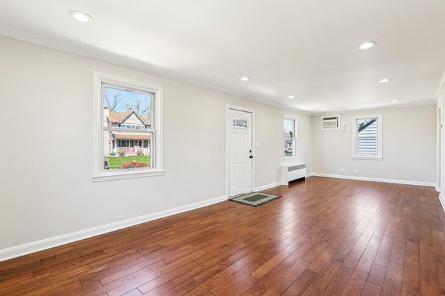 2203 MIDDLEBOROUGH RD, Essex, MD 21221
