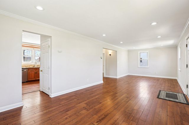 2203 MIDDLEBOROUGH RD, Essex, MD 21221