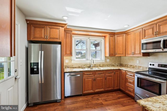 2203 MIDDLEBOROUGH RD, Essex, MD 21221