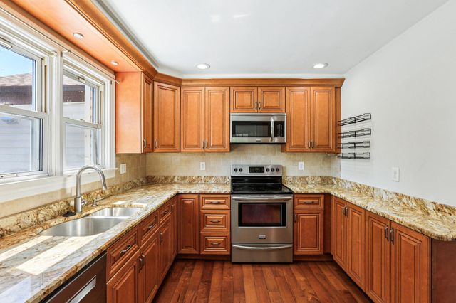 2203 MIDDLEBOROUGH RD, Essex, MD 21221