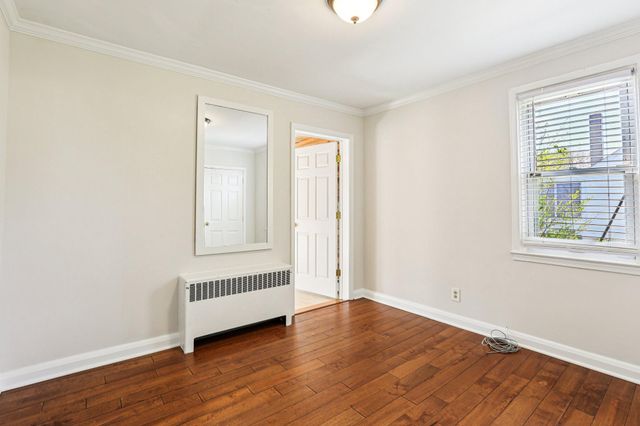 2203 MIDDLEBOROUGH RD, Essex, MD 21221