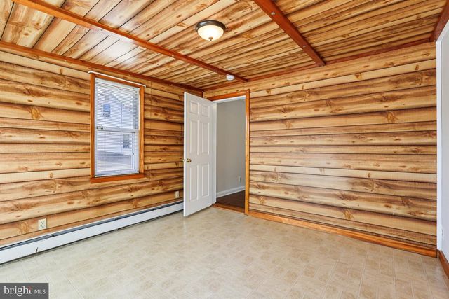 2203 MIDDLEBOROUGH RD, Essex, MD 21221
