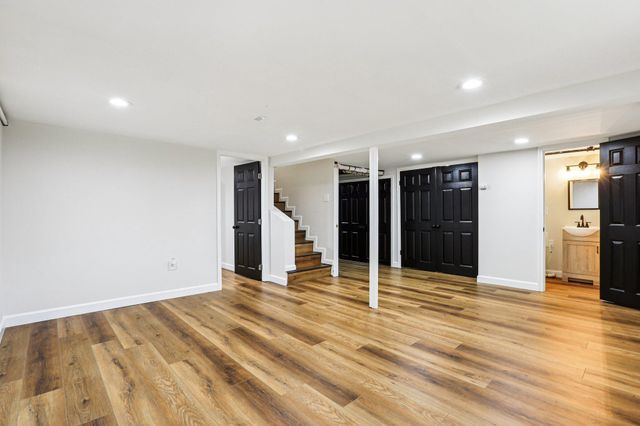 2203 MIDDLEBOROUGH RD, Essex, MD 21221