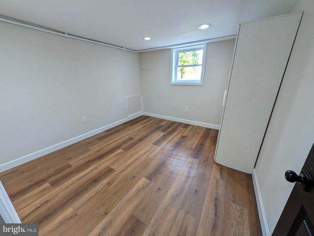 2203 MIDDLEBOROUGH RD, Essex, MD 21221