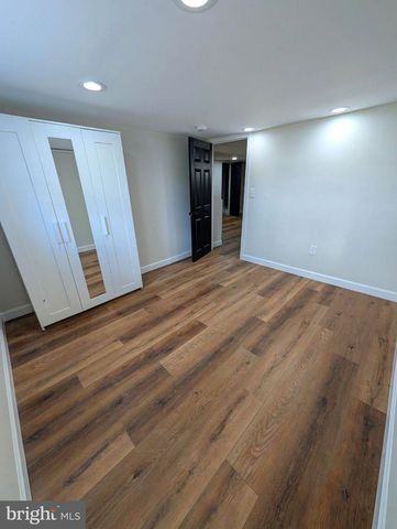 2203 MIDDLEBOROUGH RD, Essex, MD 21221