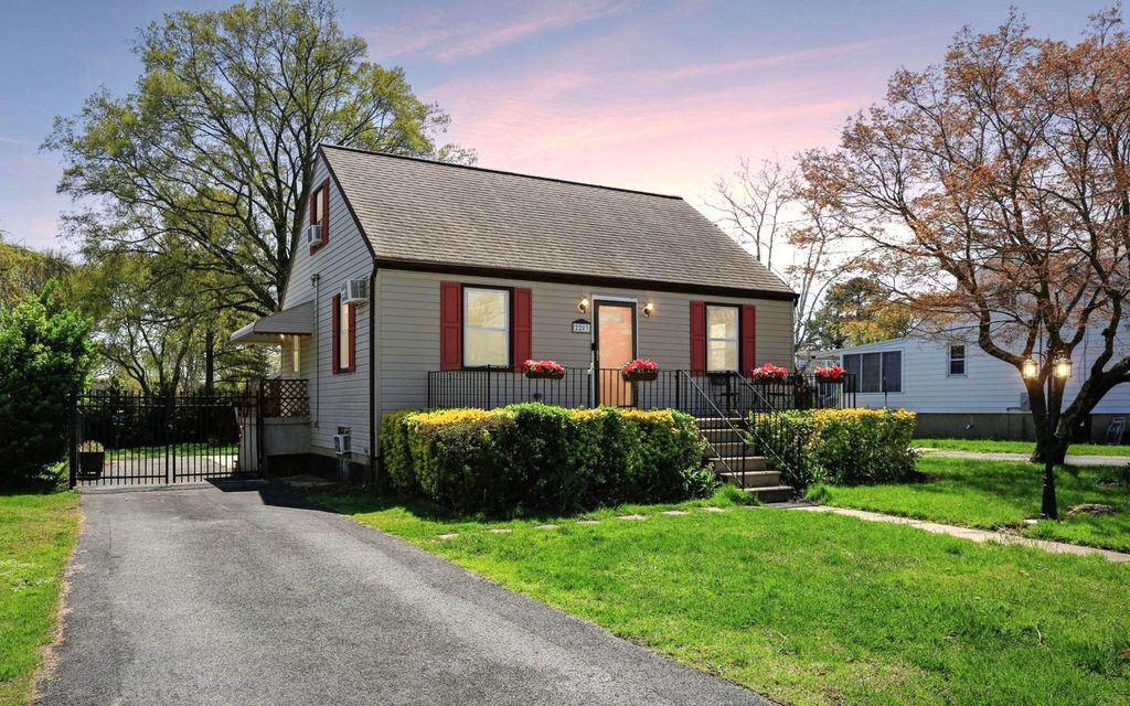 Image 1 of property listing at 2203 MIDDLEBOROUGH RD, Essex, MD 21221