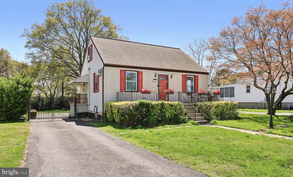 Image 2 of property listing at 2203 MIDDLEBOROUGH RD, Essex, MD 21221