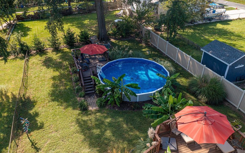 Image 11 of property listing at 2203 MIDDLEBOROUGH RD, Essex, MD 21221