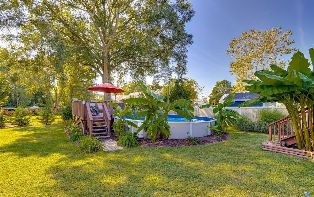 Image 13 of property listing at 2203 MIDDLEBOROUGH RD, Essex, MD 21221