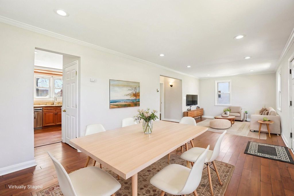 Image 15 of property listing at 2203 MIDDLEBOROUGH RD, Essex, MD 21221