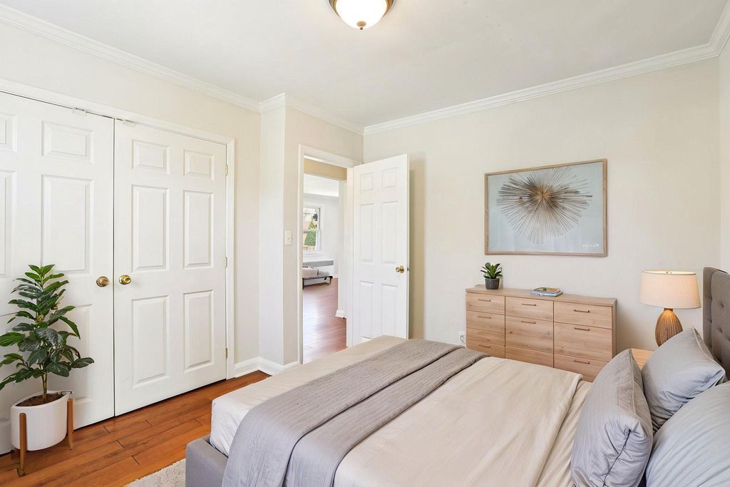 Image 22 of property listing at 2203 MIDDLEBOROUGH RD, Essex, MD 21221