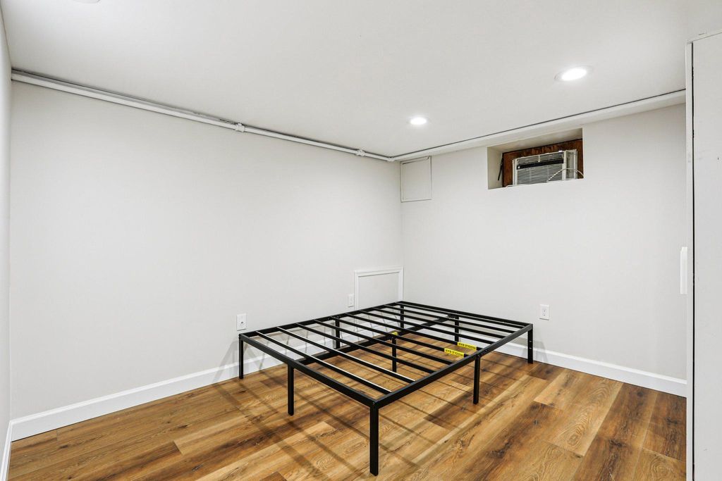 Image 34 of property listing at 2203 MIDDLEBOROUGH RD, Essex, MD 21221