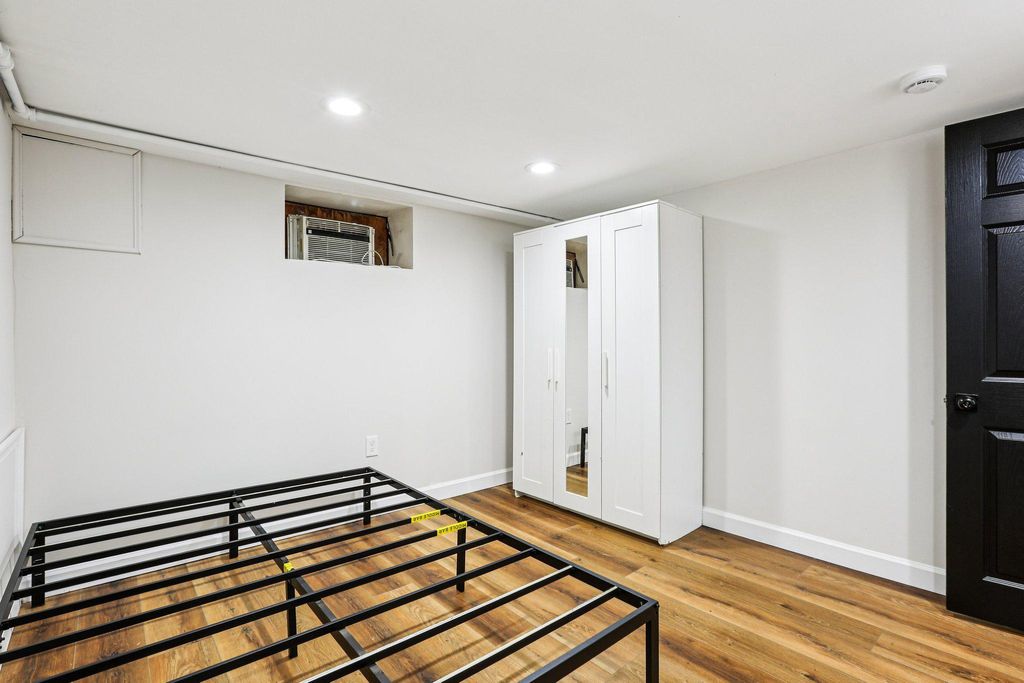 Image 35 of property listing at 2203 MIDDLEBOROUGH RD, Essex, MD 21221