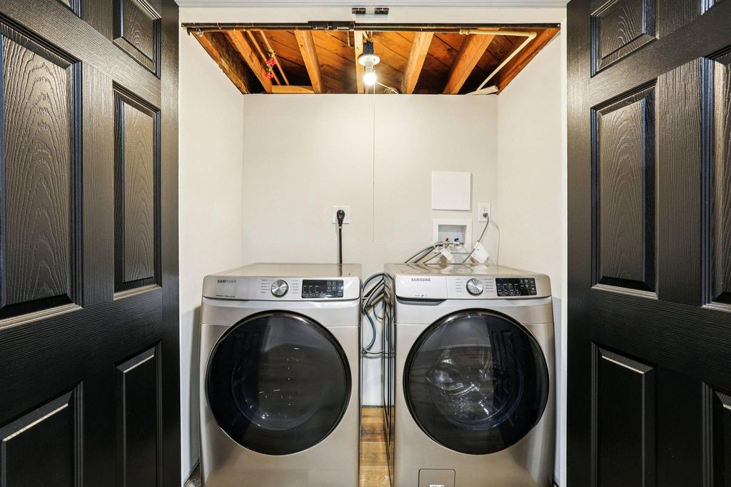 Image 36 of property listing at 2203 MIDDLEBOROUGH RD, Essex, MD 21221