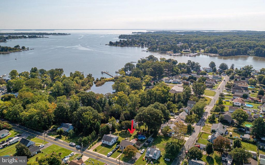 Image 5 of property listing at 2203 MIDDLEBOROUGH RD, Essex, MD 21221