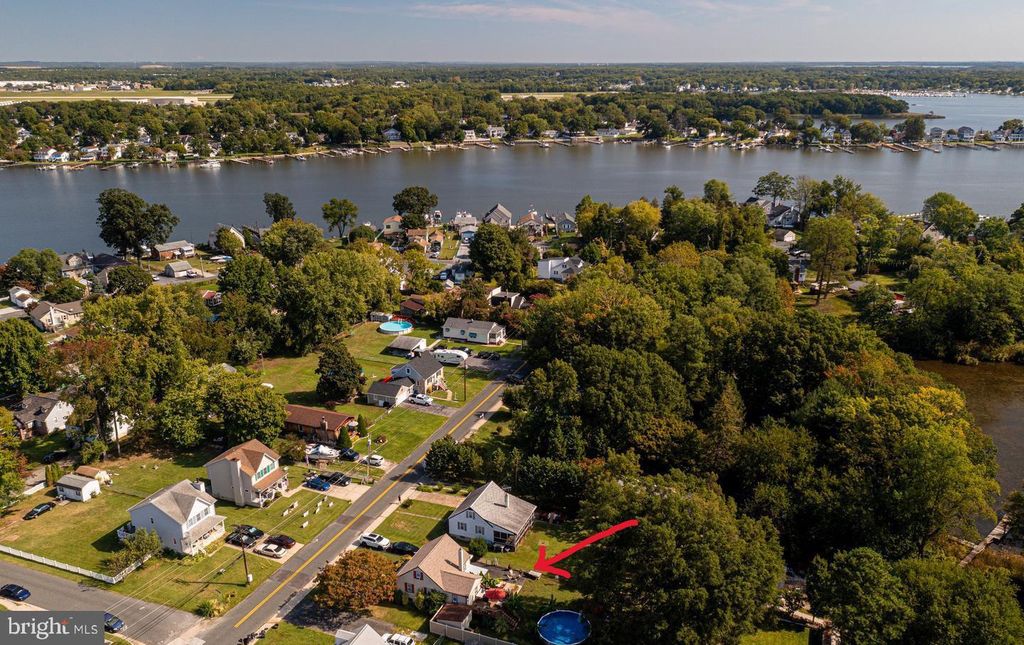 Image 6 of property listing at 2203 MIDDLEBOROUGH RD, Essex, MD 21221