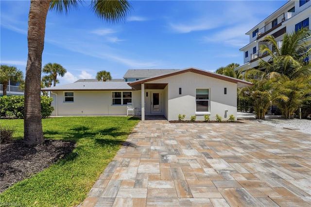 120 Stanford DR, Englewood, FL 34223