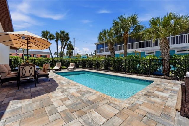 120 Stanford DR, Englewood, FL 34223