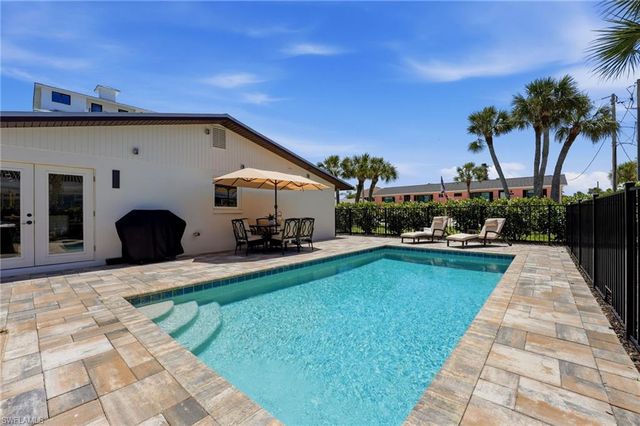 120 Stanford DR, Englewood, FL 34223