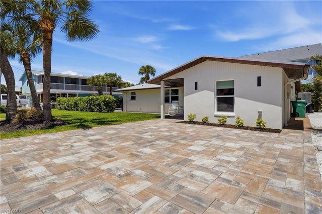 120 Stanford DR, Englewood, FL 34223