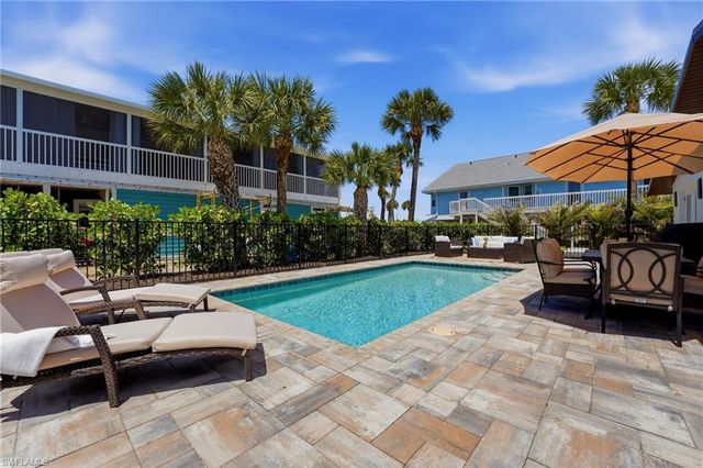 120 Stanford DR, Englewood, FL 34223