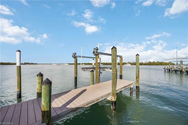 120 Stanford DR, Englewood, FL 34223