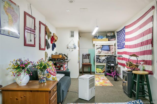 15 Private Road, Medford, NY 11763