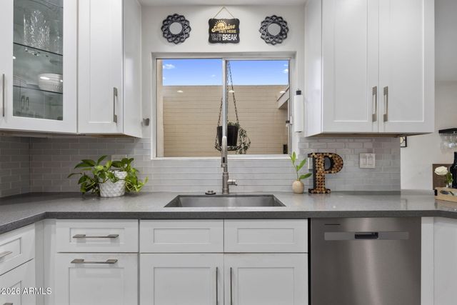 8633 E MONTEROSA Avenue, Scottsdale, AZ 85251