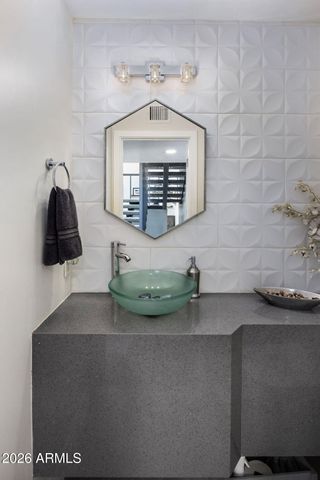 8633 E MONTEROSA Avenue, Scottsdale, AZ 85251