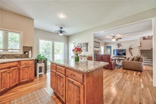 6424 W 100th Terrace, Overland Park, KS 66212
