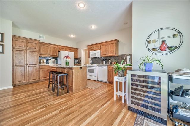 6424 W 100th Terrace, Overland Park, KS 66212