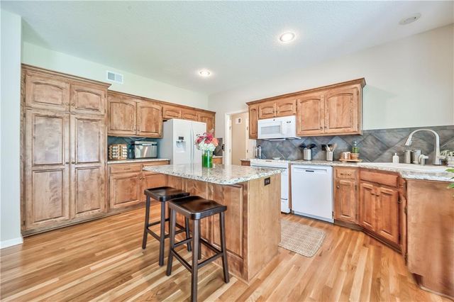 6424 W 100th Terrace, Overland Park, KS 66212