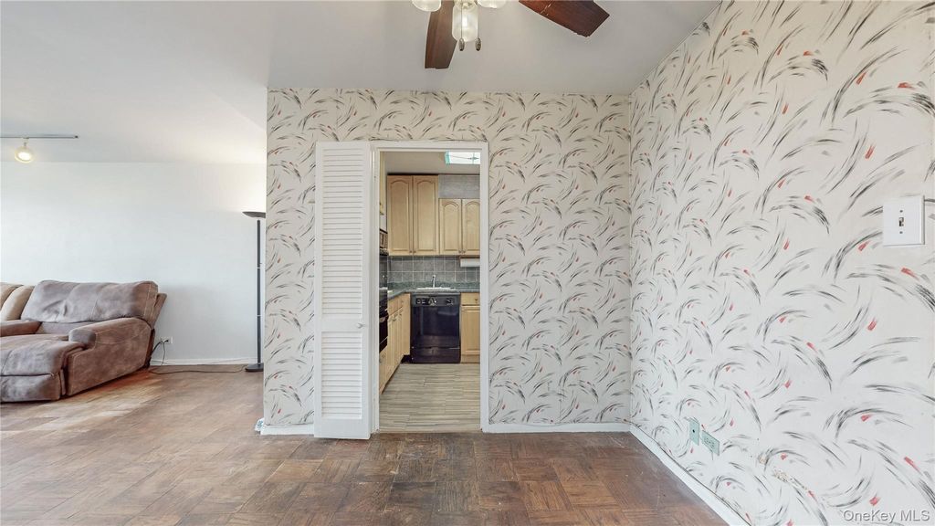 61-20 Grand Central Parkway A704, Forest Hills, NY 11375 — photo 4