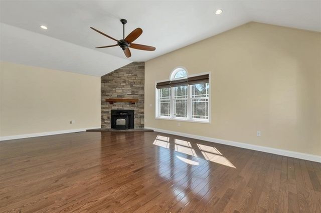 142 Worcester Road, Hollis, NH 03049