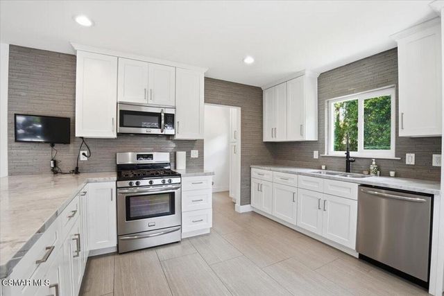 7740 Mclaren Avenue, Canoga Park, CA 91304