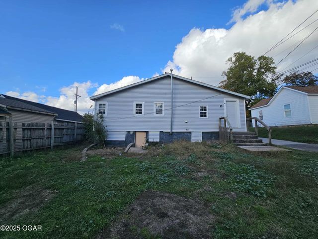 514 W Macon Street, Carthage, MO 64836