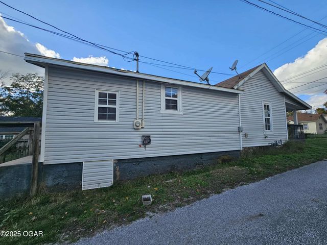 514 W Macon Street, Carthage, MO 64836