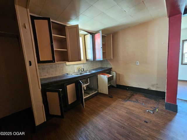 514 W Macon Street, Carthage, MO 64836