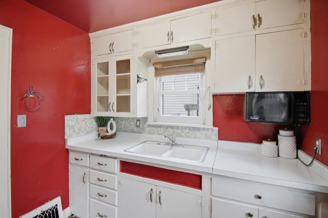 903 11th Avenue SW, Austin, MN 55912