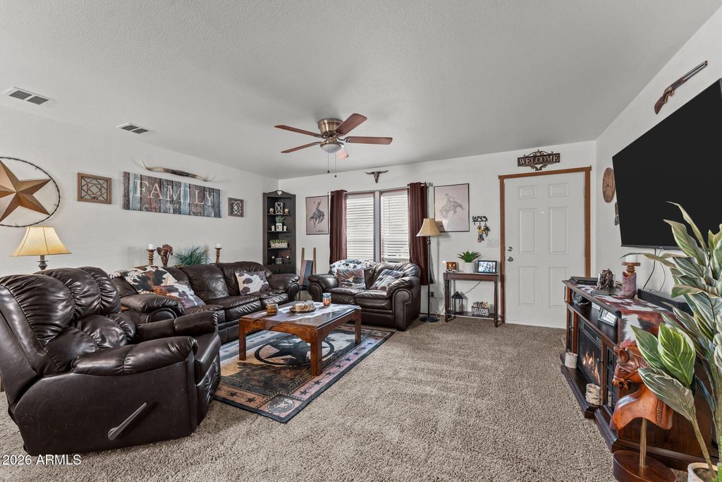 512 W Claessens Drive, Morristown, AZ 85342 — photo 4