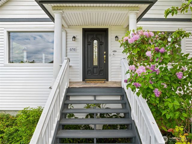 6716 37th Avenue SW, Seattle, WA 98126