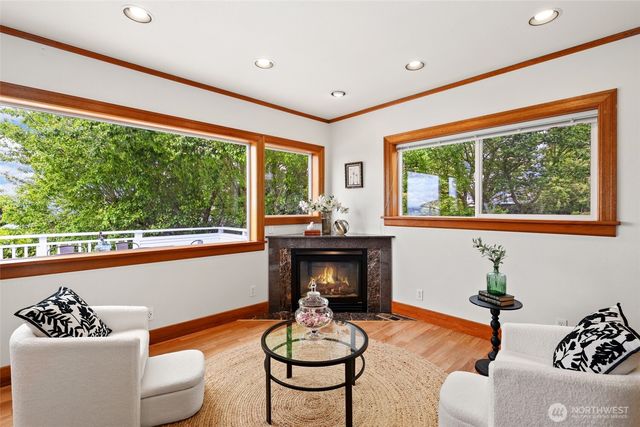 6716 37th Avenue SW, Seattle, WA 98126